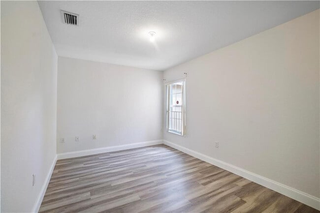 Building Photo - 6373 Landings Way