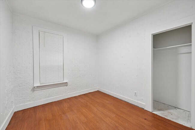 Building Photo - 4 Bedroom 2 Bath $1,500