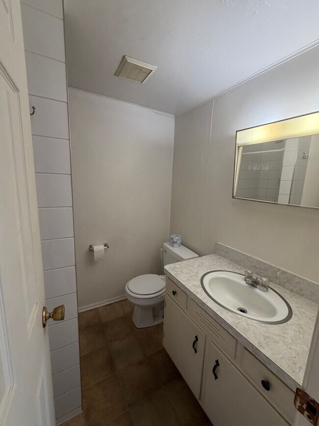 Building Photo - 250 S Pershing Ave