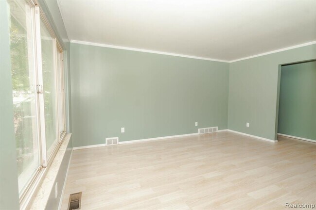 Building Photo - 25568 Thomas Dr