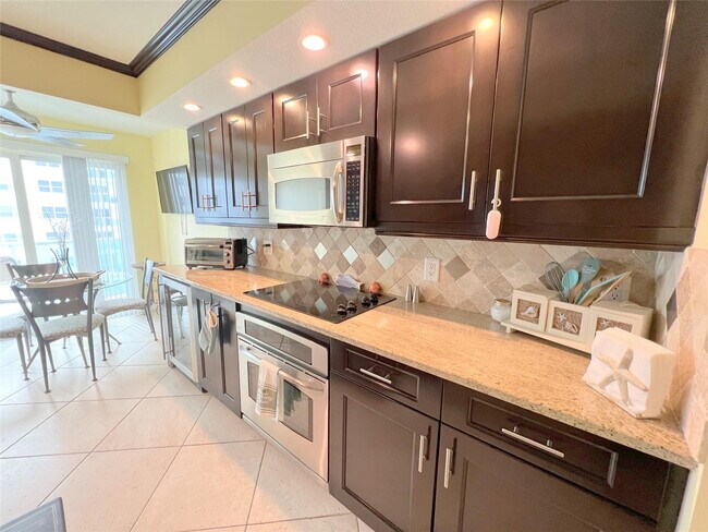 Building Photo - 3400 Galt Ocean Dr