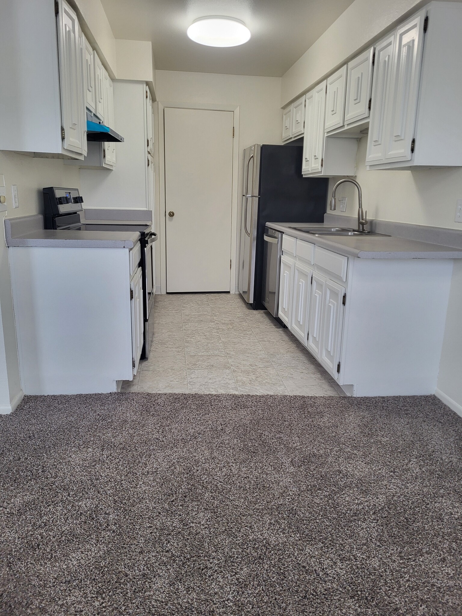 Kitchen - 9849 Croke Dr