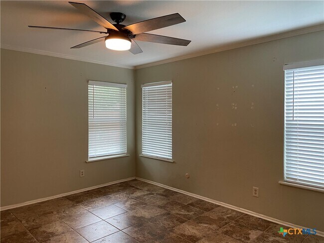 Building Photo - 1360 Poppy Ln