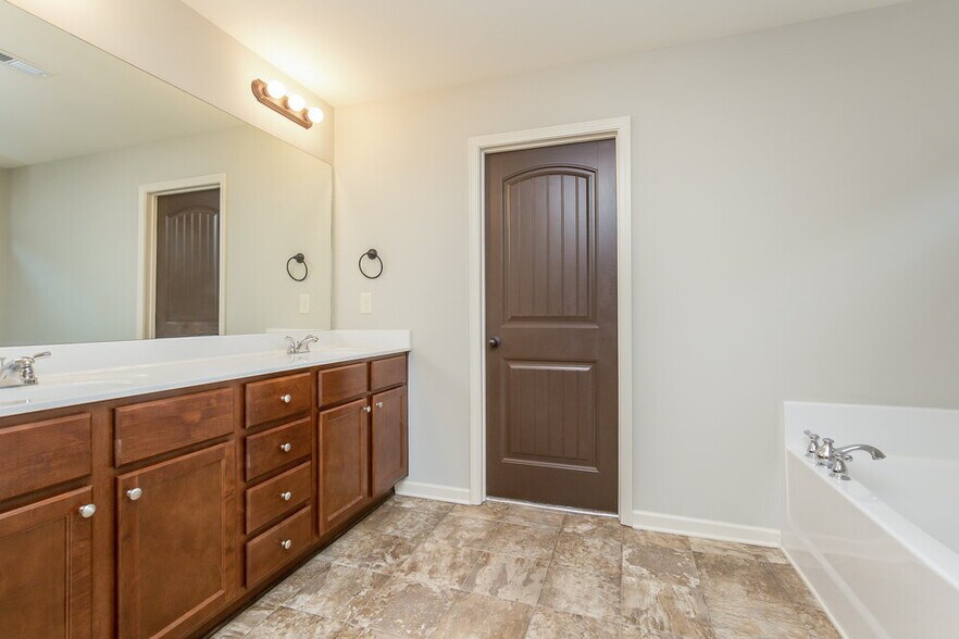 Building Photo - 441 Chandler Bluff Ct SE