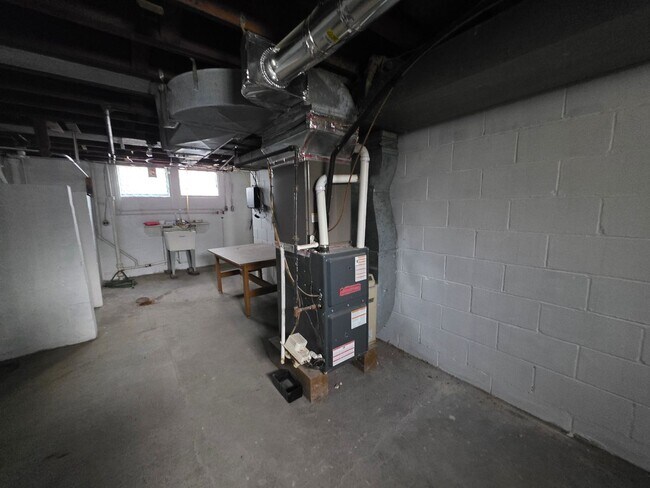 Building Photo - 4 Bedroom House for Rent in Shaler Schools !