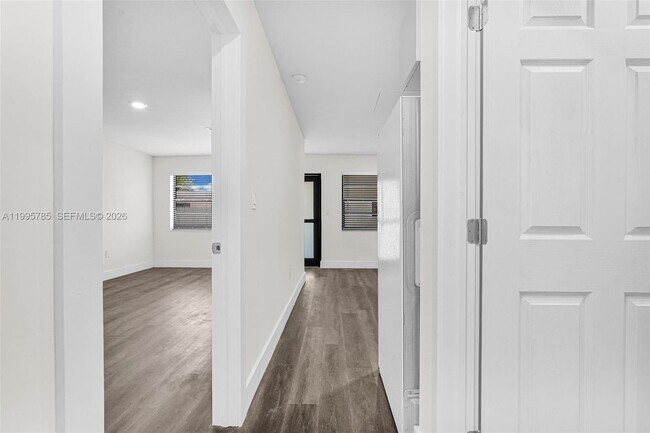 Building Photo - 1730 Acapulco Dr