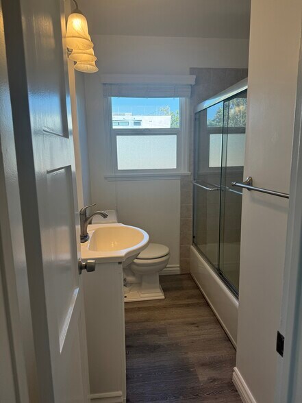 Building Photo - 436 Venice Way