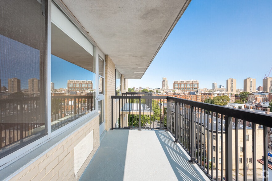 Studio - 101 Monmouth St Apartments