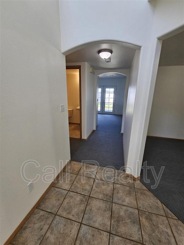 Building Photo - 1021 Malvern St