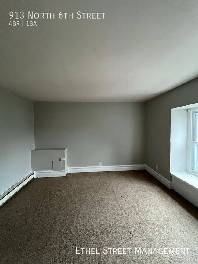 Building Photo - 913 N 6th St