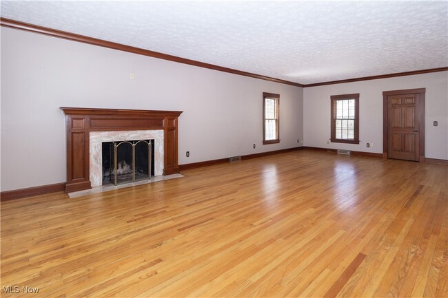 Building Photo - 559 Wadsworth Rd