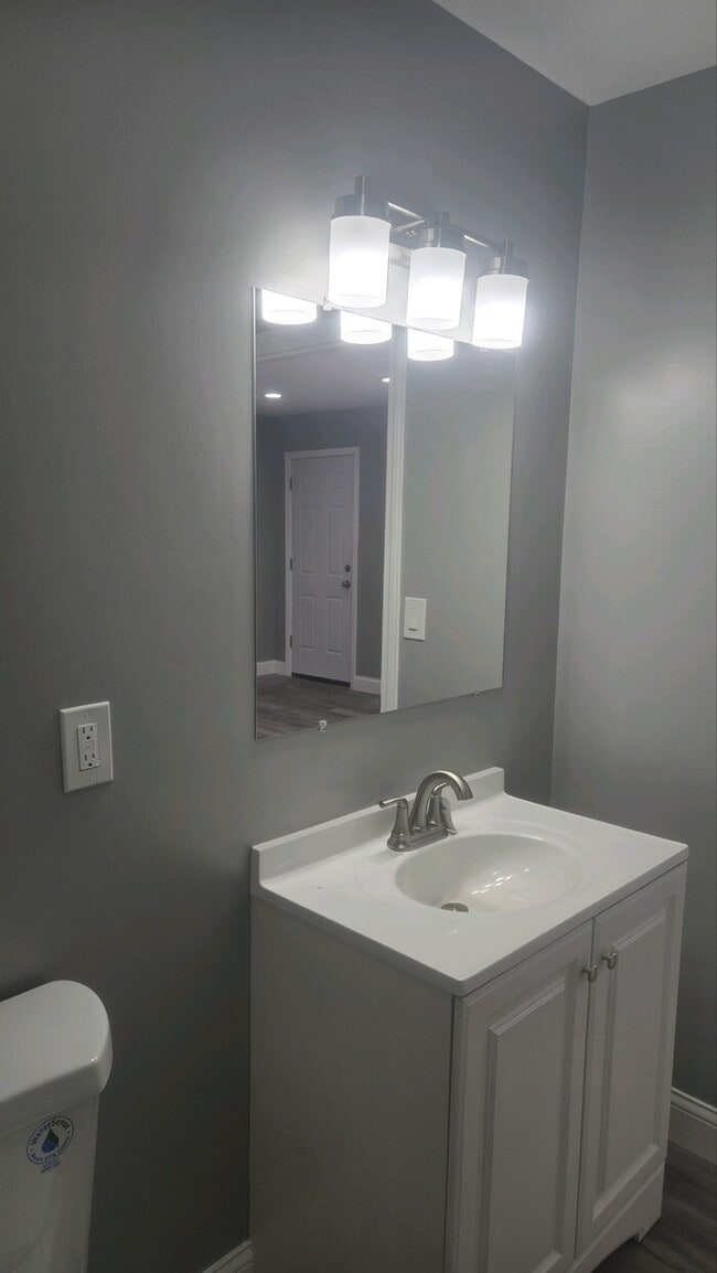 Building Photo - Beautifully rehabbed home