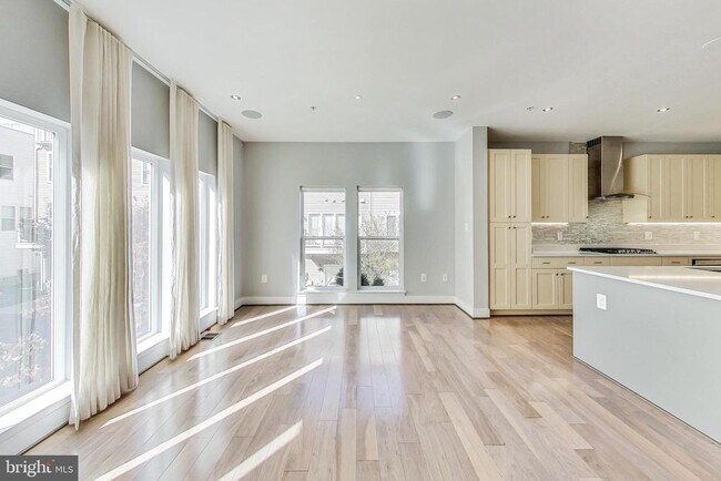 Building Photo - 1458 Piccard Dr