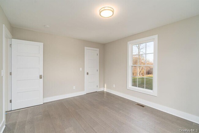 Building Photo - 970 Village Ln