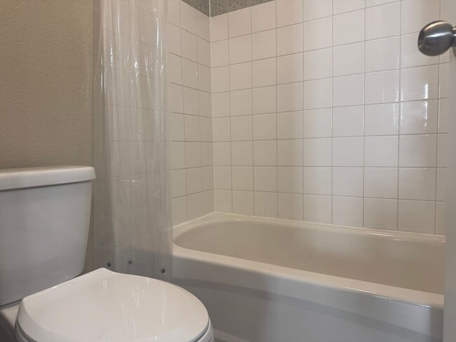 Building Photo - Living by the Lake! 3 bed, 2.5 bath, 3 car...