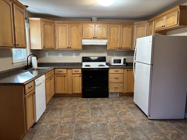 Building Photo - 897 Colonel Ledyard Hwy