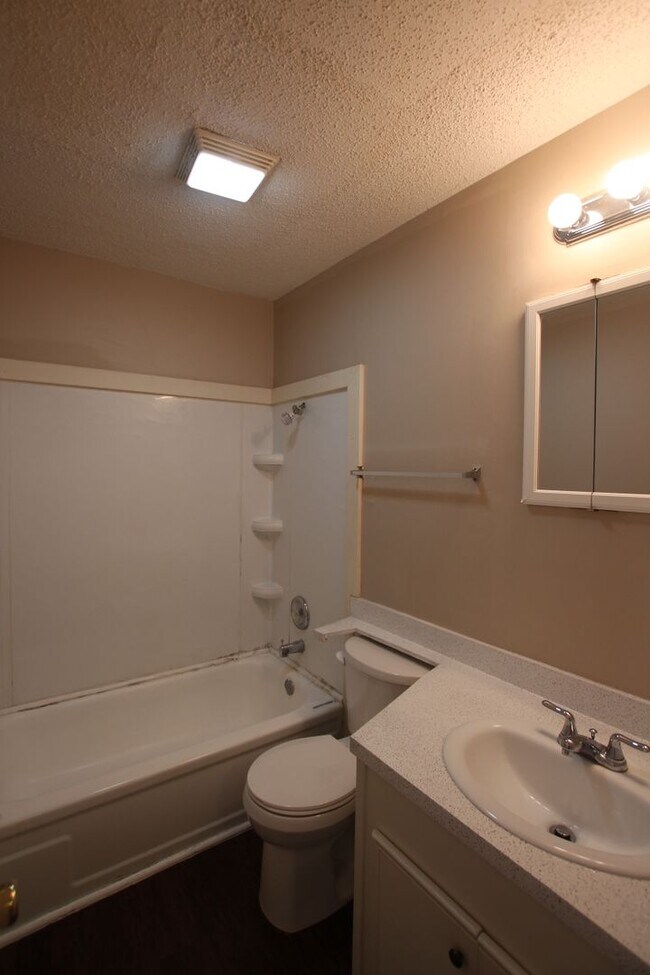 Building Photo - Delmar Dr.  2518/2520