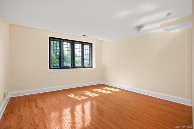 Building Photo - 207 Chateau Rive