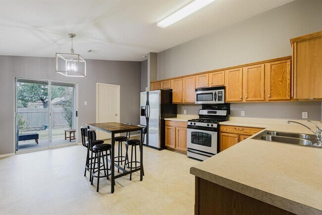 Building Photo - 1409 Molson Lake Dr