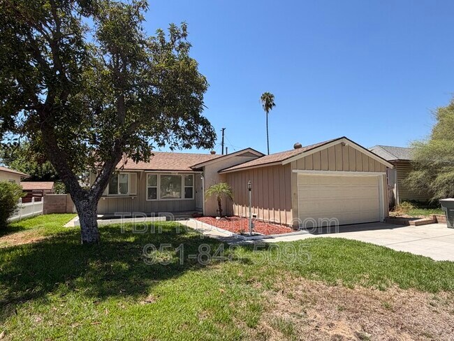 Building Photo - 3552 N Alameda Ave