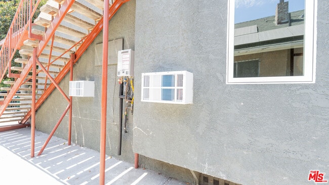 Building Photo - 153 W 51st St