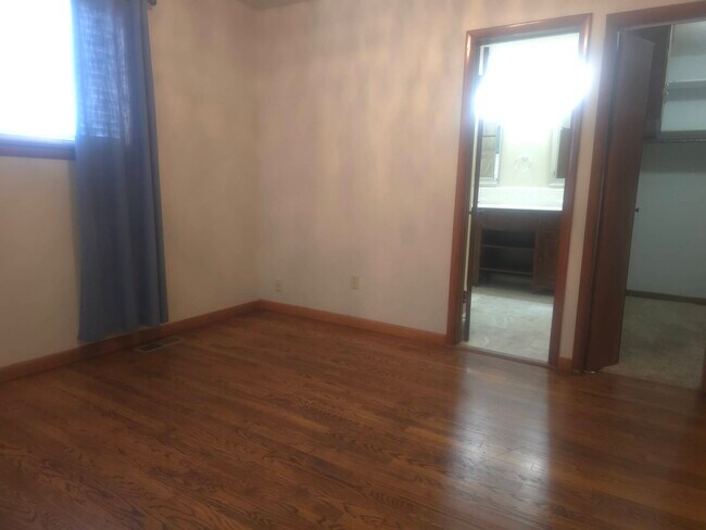 Building Photo - 4701 N Peniel Ave