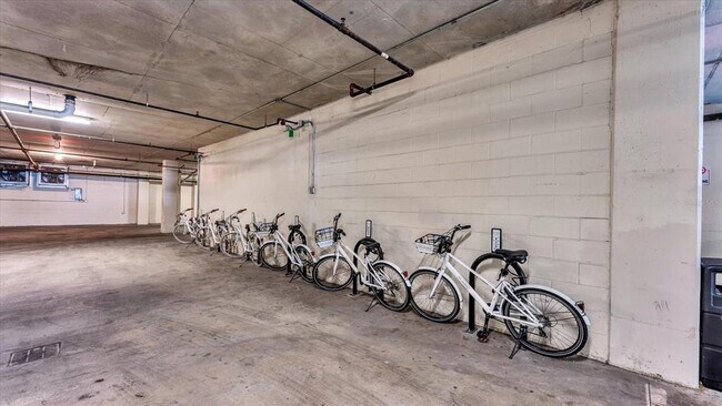 Building Photo - 525 E Jackson St