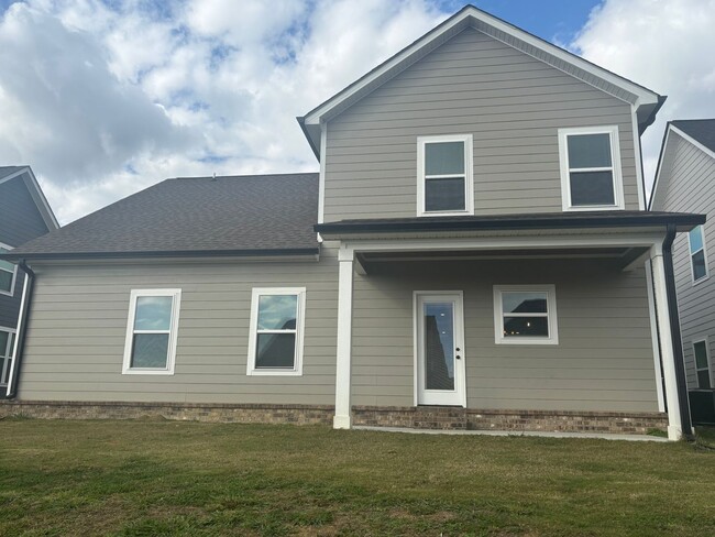 Building Photo - Beautiful New Build 4 Bed, 3.5 Bath, 2 Car...