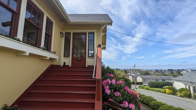 Building Photo - Furnished Historic Home, all utilities inc...