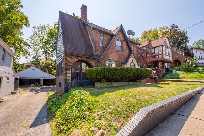 Building Photo - Stunning 4 bedroom home in McKeesport available July 1!