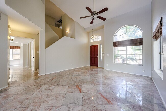 Building Photo - Stunning 3 bedroom, 2.5 bathroom Gold Cour...
