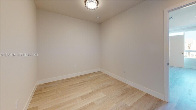 Building Photo - 2555 NE 193rd St