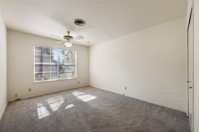Building Photo - 6706 Willamette Dr