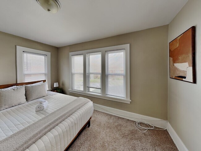 Building Photo - 39 W 9th Ave