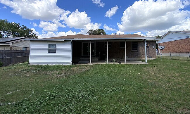 Building Photo - 2306 Poage Ave