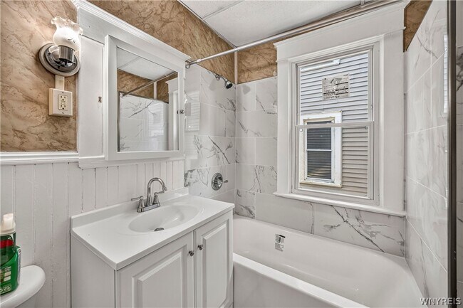 Building Photo - 563 Humboldt Pkwy