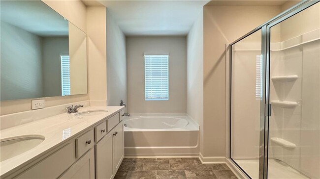 Building Photo - 61 Biltmore Pl