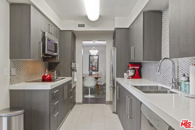 Building Photo - 11657 Chenault St