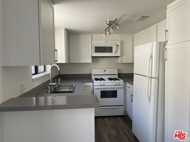 Primary Photo - 8319 S Broadway