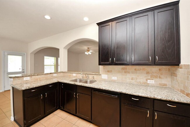 Building Photo - 122 Persimmon Dr