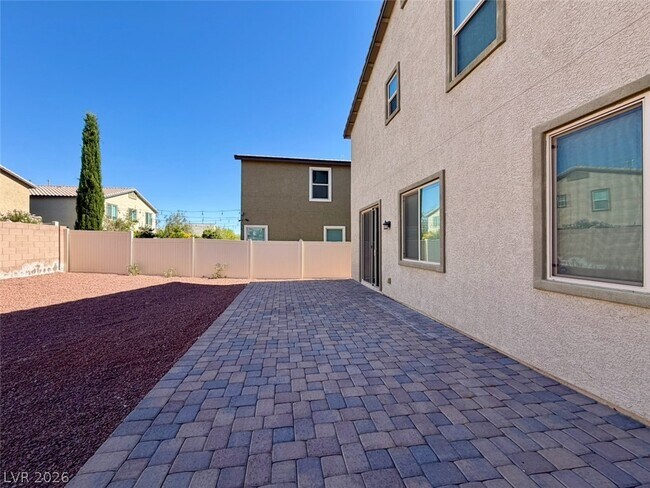 Building Photo - 5844 Middle Rock St