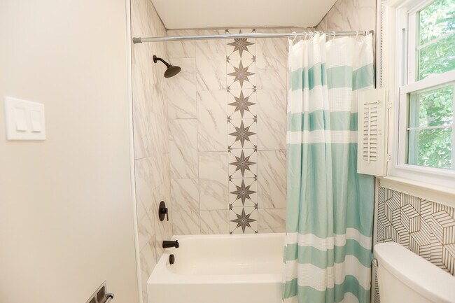 Building Photo - 3 Springmeadow Ct