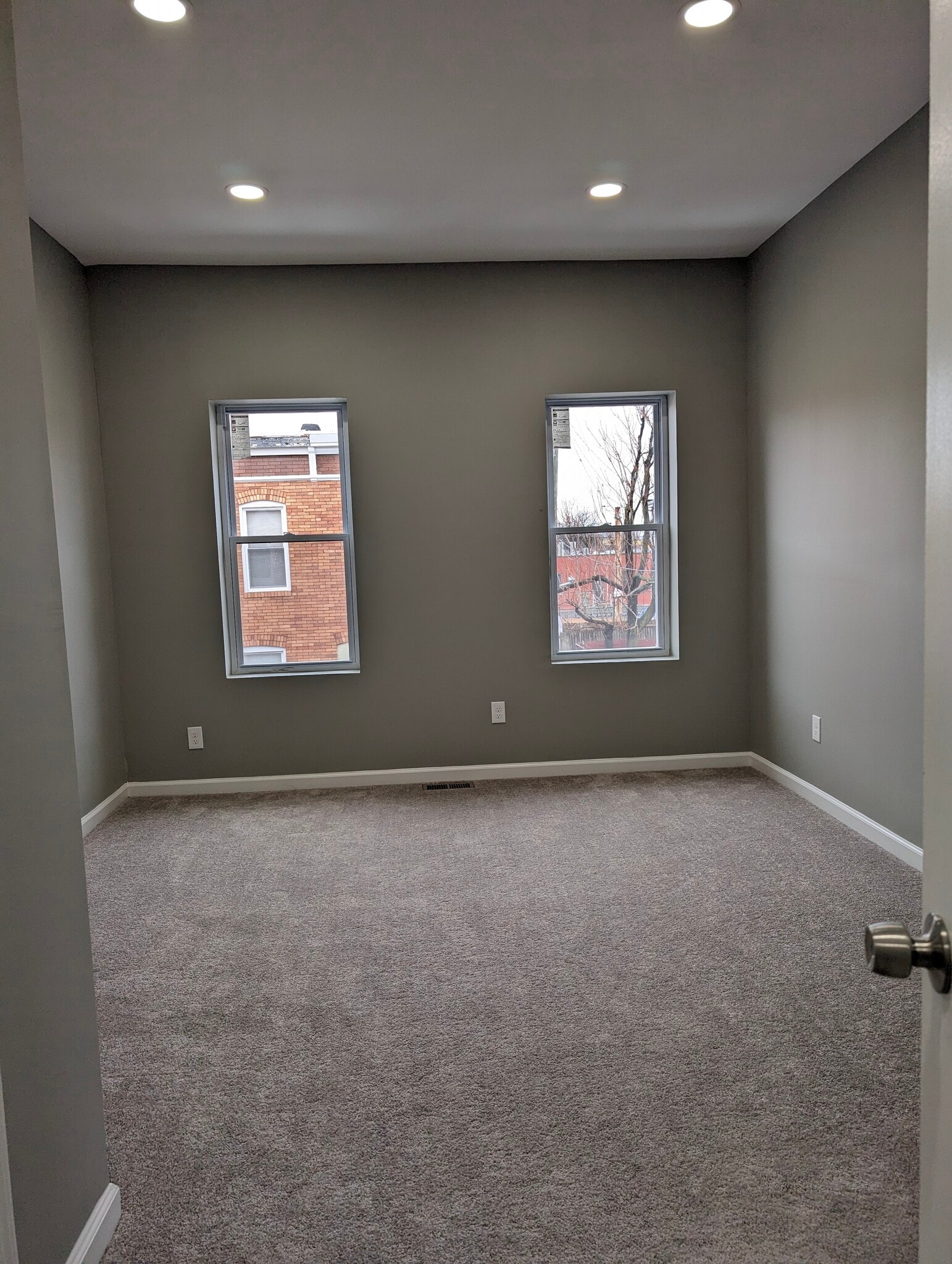 Building Photo - 800 N Curley St