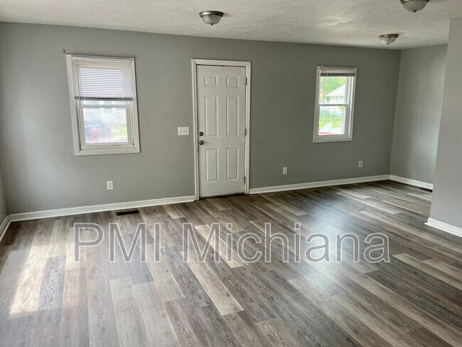 Building Photo - 606 Meridian St