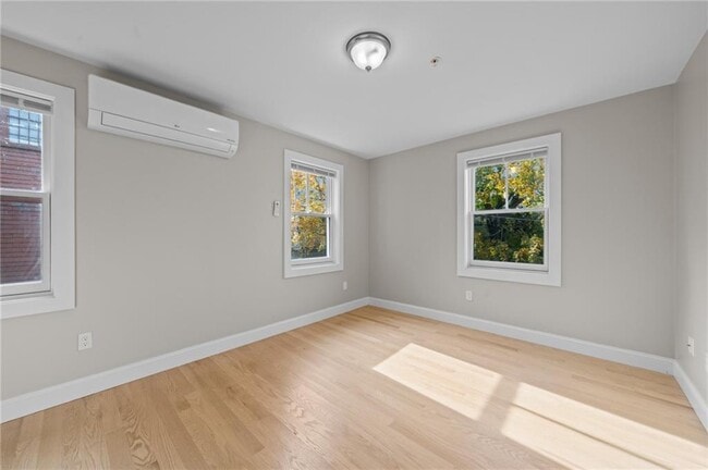 Building Photo - 16 Brinley St