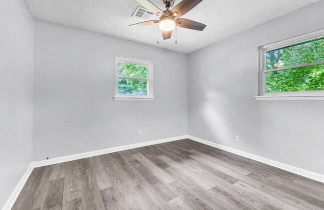Building Photo - 3962 Fairfield Dr