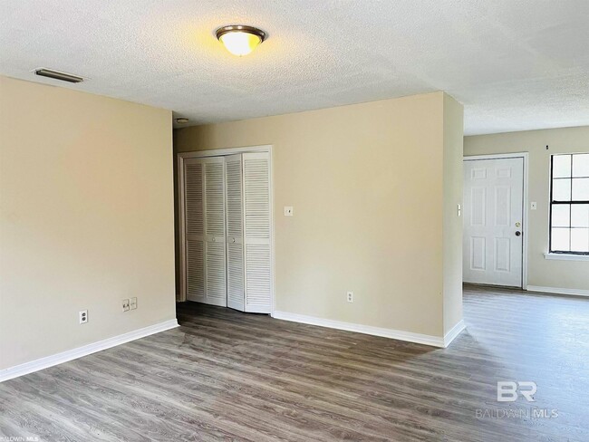 Building Photo - 20901 Lawrence Rd