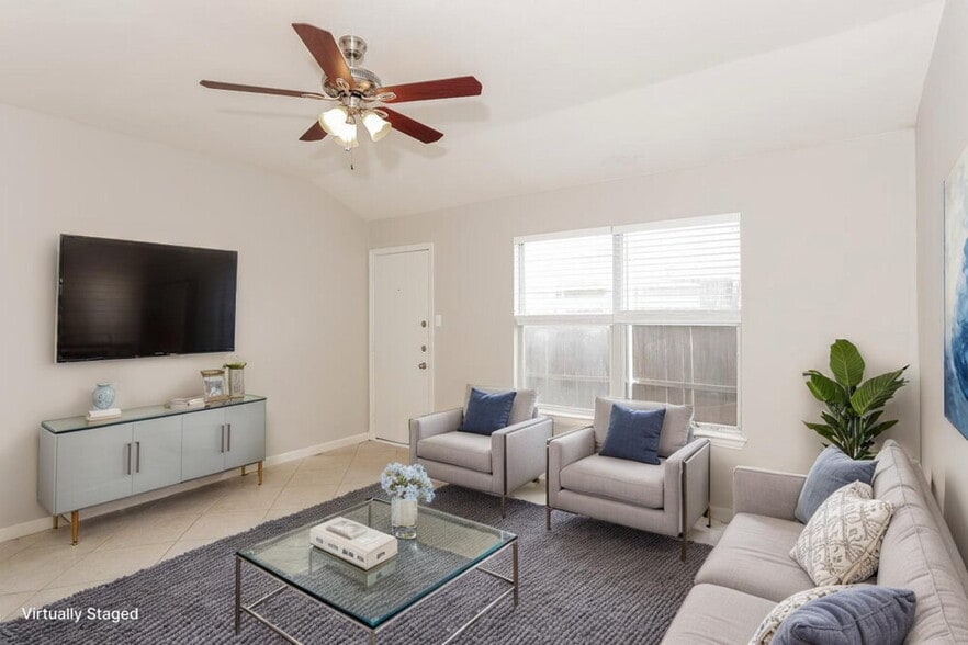 Building Photo - 9000 Christopher Cir