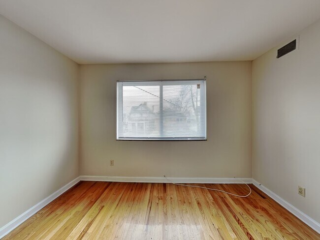 Building Photo - 331 E 18th Ave