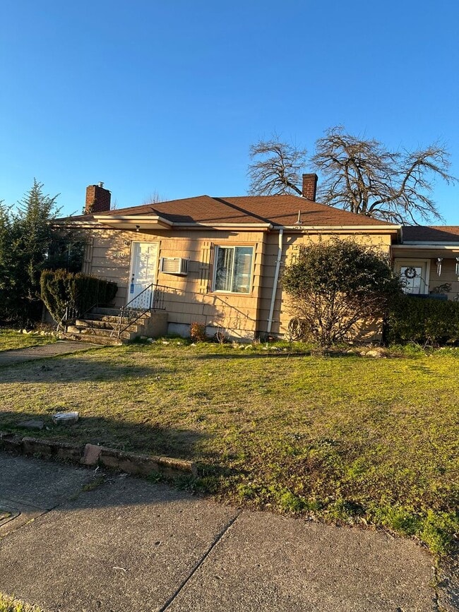 Primary Photo - 3 Bedroom 1 bath house